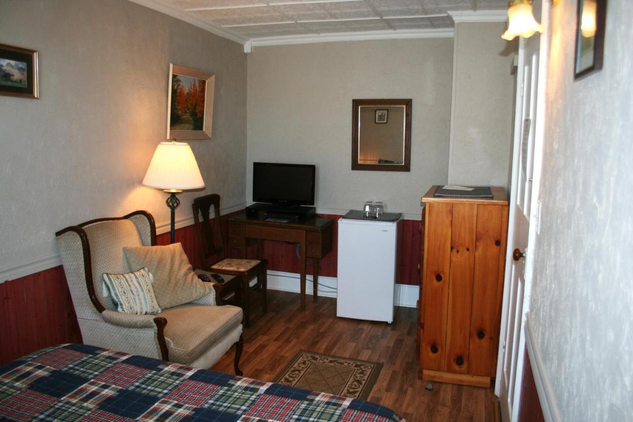 Hadovka Lakeside Inn Wellington Exterior foto